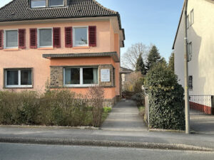 Außenansicht der Naturheilpraxis Kuhnhenne in Dortmund-Löttringhausen.